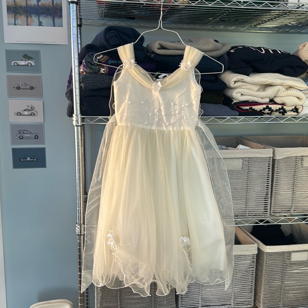 GIRLS WHITE GOWN (GRADUATION, CHRISTENING, BAT MITZVAH, WEDDINGS, EVENTS, ETC)